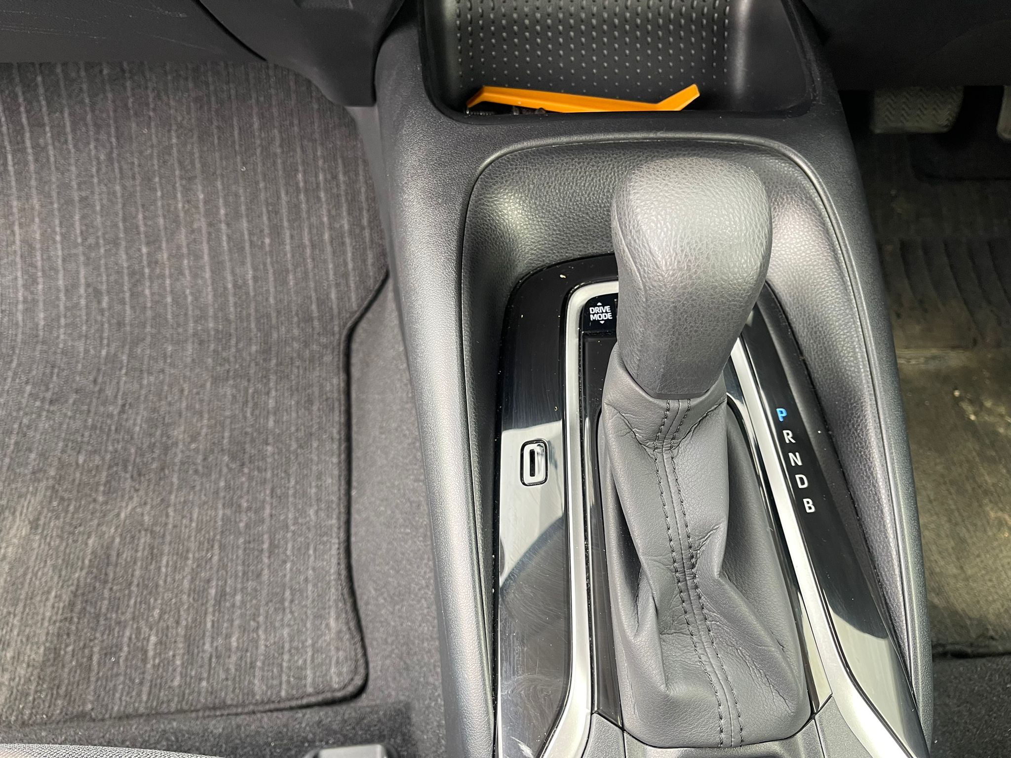 
								Toyota Corolla Touring full									