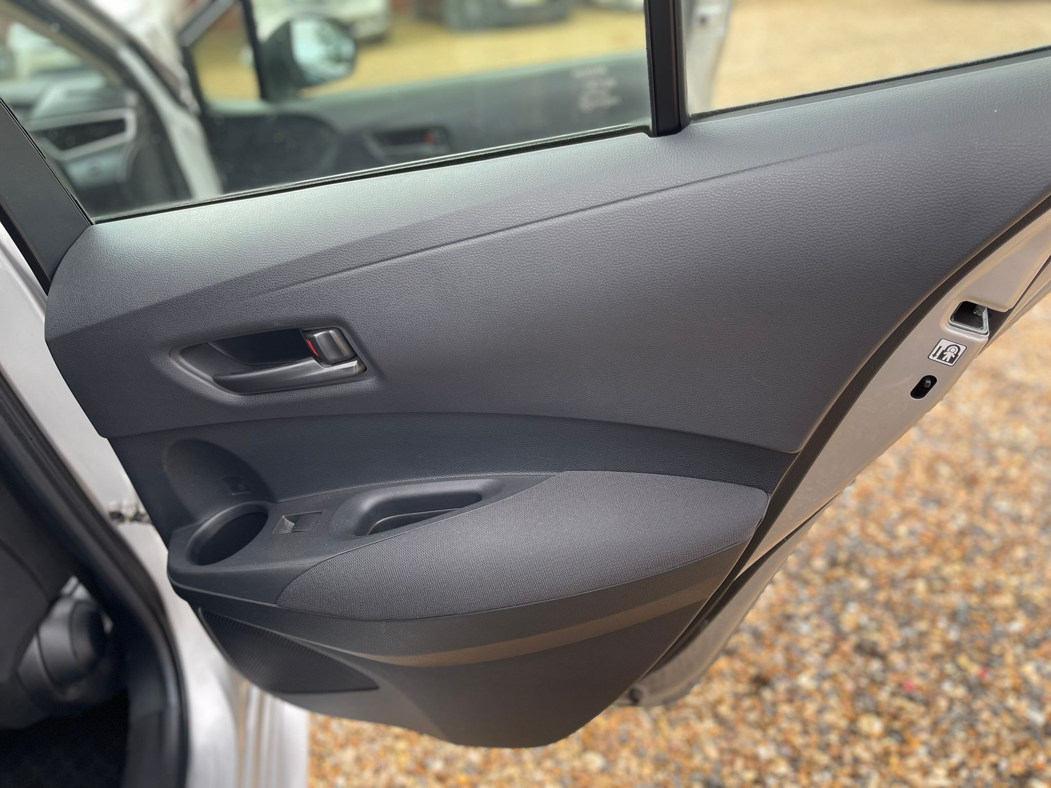 
								Toyota Corolla Touring full									