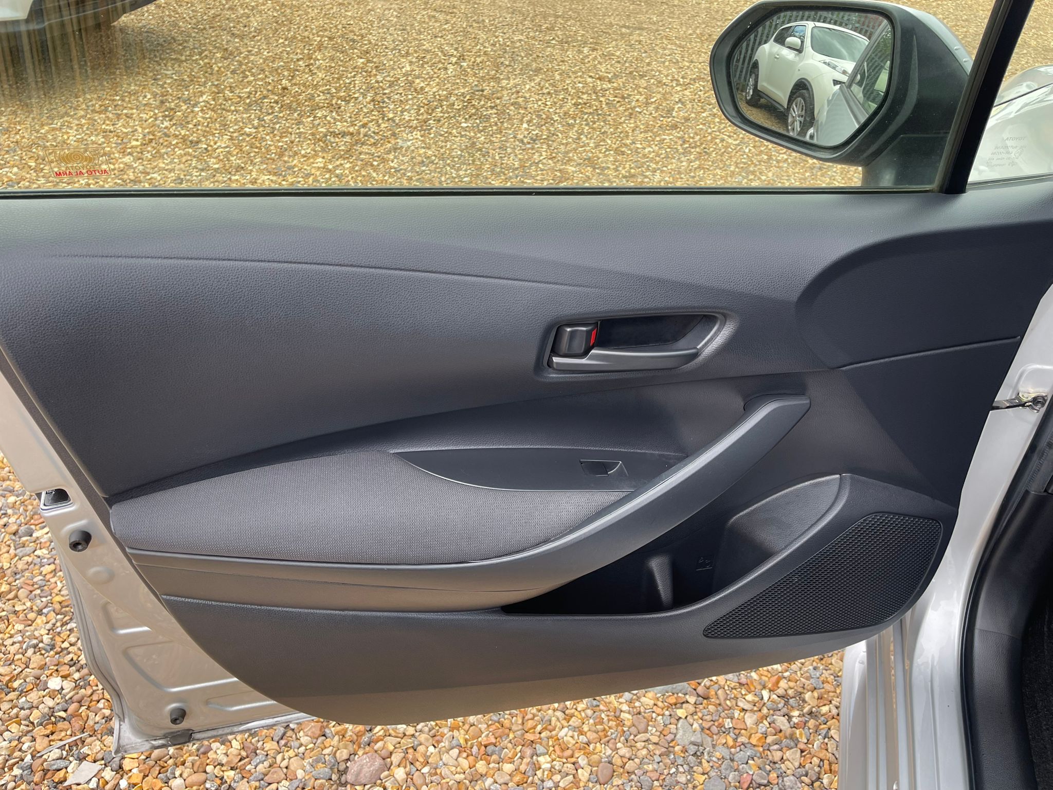 
								Toyota Corolla Touring full									