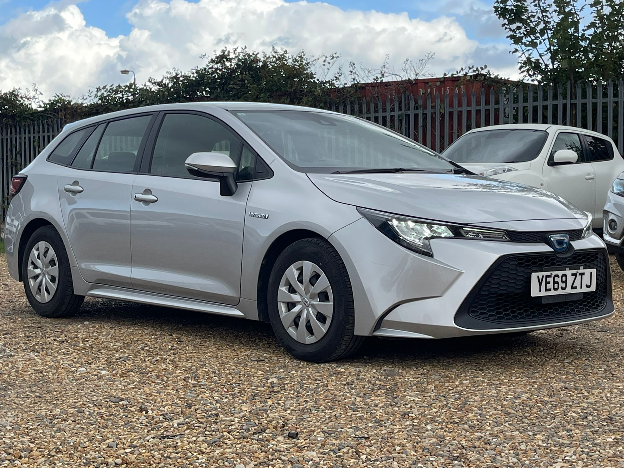 
								Toyota Corolla Touring full									