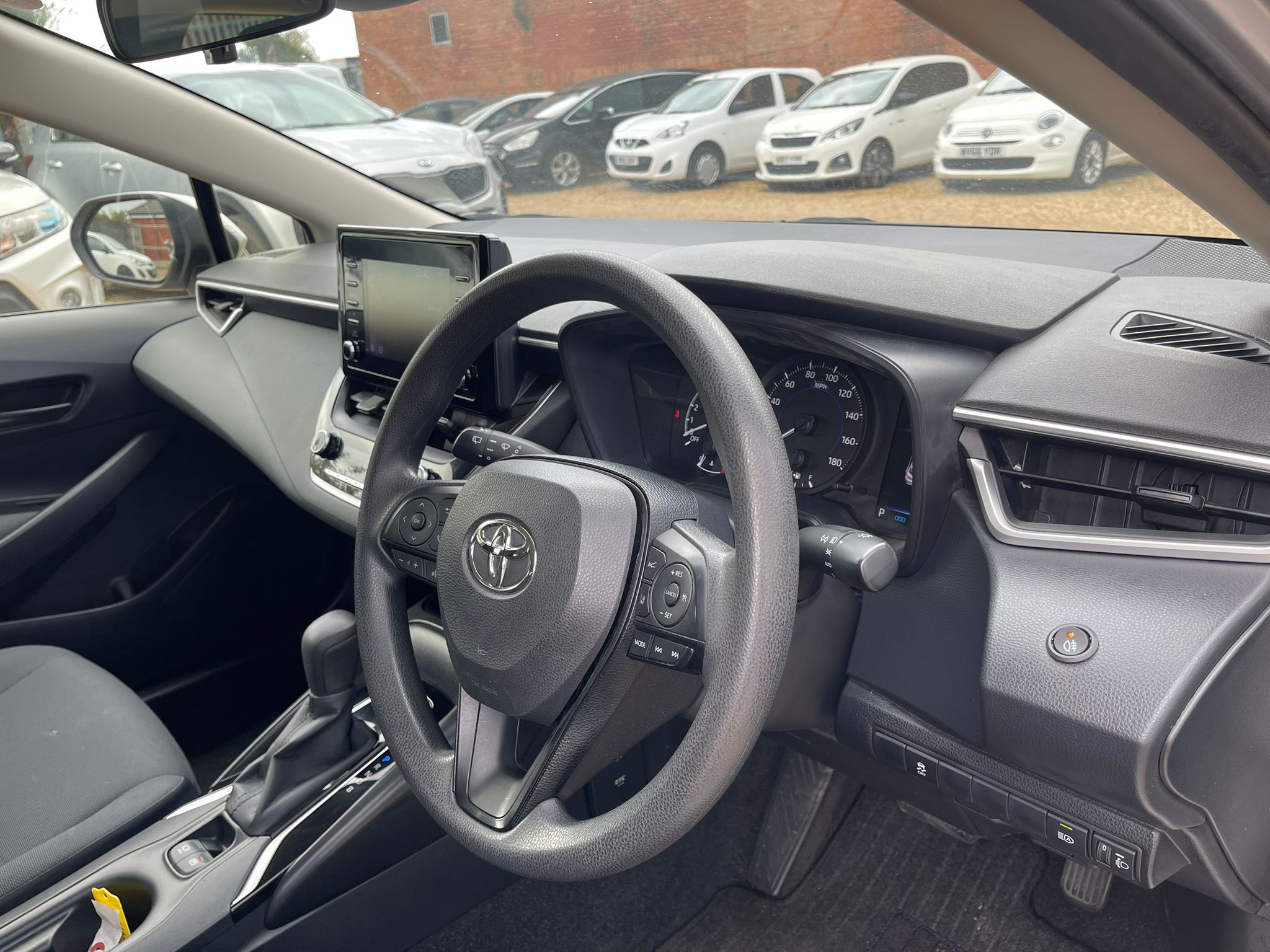 
								Toyota Corolla Touring full									